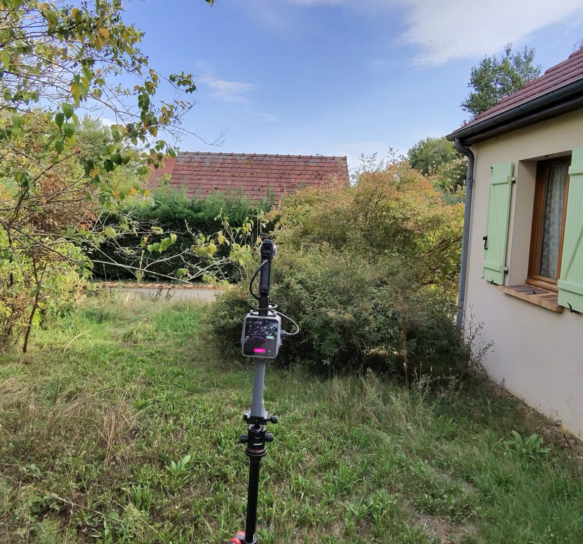 Lidar scanner mounted on a tripod, station mode
